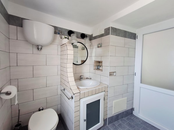 Towels, soap, toilet paper