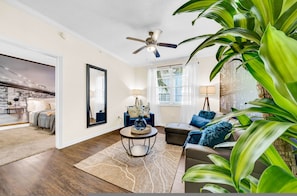 2 bedrooms, desk - Modern 2BR 2BA King Bed Pool Gym 7 (Tampa)