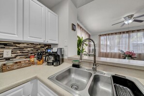 Apartment - Modern 2BR 2BA Pool Gym Near Airport 8 (Tampa)