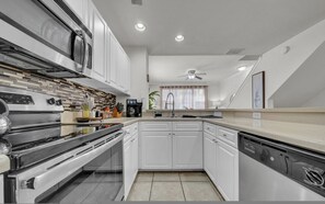 2 bedrooms - Modern 2BR 2BA Pool Gym Near Airport 8 (Tampa)