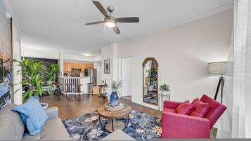 2 bedrooms, desk