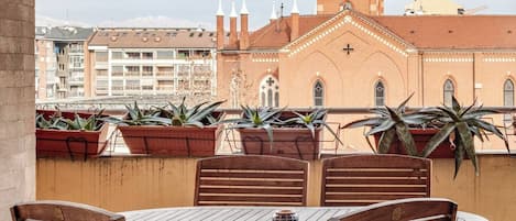 屋外ダイニングエリア