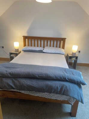 Iron/ironing board, Internet, bed sheets
