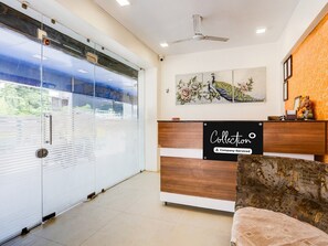 House | Meja sambut tetamu