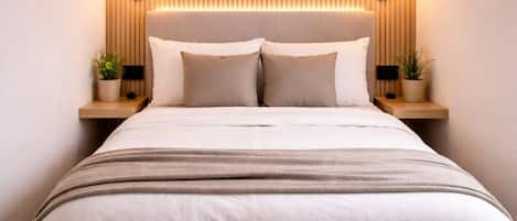 Iron/ironing board, WiFi, bed sheets
