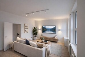 TV, fireplace - Executive 1 Bedroom Apartment (London)
