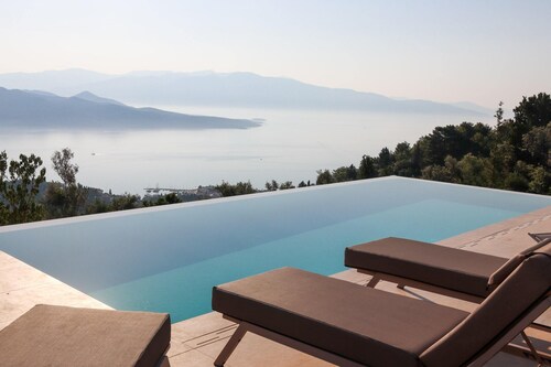 The View - 4 bed 4 bath luxury villa in Lefkada with a sensational view