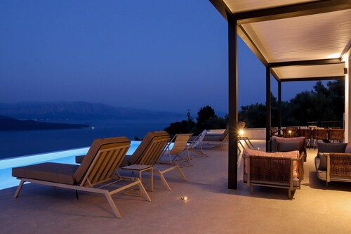 The View - 4 bed 4 bath luxury villa in Lefkada with a sensational view