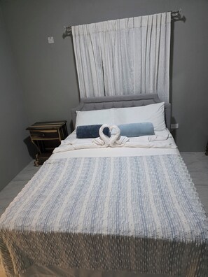 3 bedrooms, iron/ironing board, WiFi, bed sheets