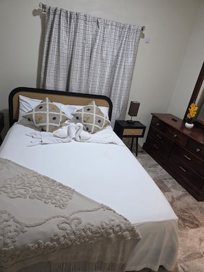 3 bedrooms, iron/ironing board, WiFi, bed sheets