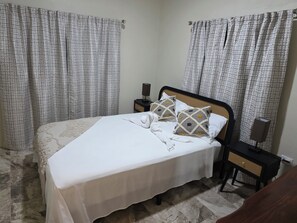 3 bedrooms, iron/ironing board, WiFi, bed sheets