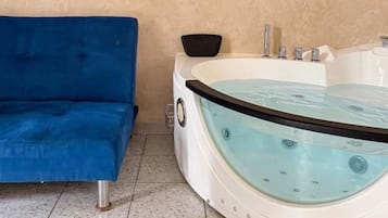 Studio Suite | Bahagian dalam