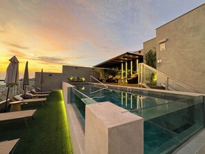 Pool - Luxurious brand-new apartment just a few blocks from Larcomar (Miraflores)