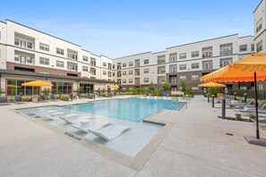 Exterior - Landing Apartments Near Texas Children's Hospital West Campus (Houston)