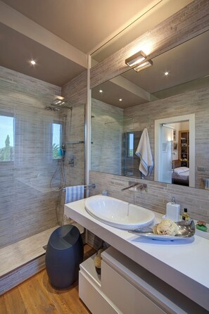 Shower, hair dryer, bidet - Casa Eugenia 8, Emma Villas (Pesaro)