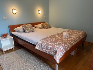 Iron/ironing board, free WiFi, bed sheets, wheelchair access - Welcoming 3-bedroom villa Marko in Brštanovo (Brštanovo)