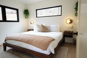 Room - Getaway Cabin Retreat in Shenandoah Valley - Hot Tub, Sauna, Cold Plunge (Shenandoah Farms)