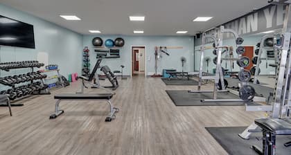 Cozy Pigeon Studio with Gym and Pool access