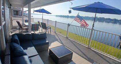 Beautiful False River 3BR Lake House, 1st & 2nd floor Living rooms & Balconies