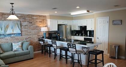 Beautiful False River 3BR Lake House, 1st & 2nd floor Living rooms & Balconies