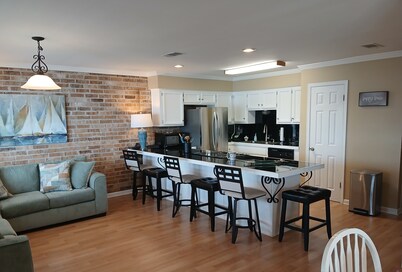 Beautiful False River 3BR Lake House, 1st & 2nd floor Living rooms & Balconies