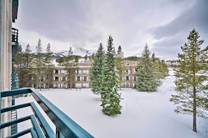 Property grounds - Big Sky Mountain Retreat | Ski-In/Ski-Out (Big Sky)