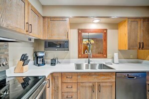 Private kitchen - Big Sky Mountain Retreat | Ski-In/Ski-Out (Big Sky)