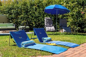 Property grounds - 3 Bedroom Family Home, Pool & Garden. Upper Constantia, Cape Town (Cape Town)
