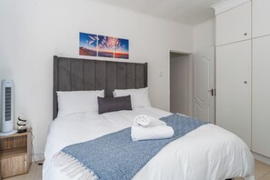 3 chambres, coffres-forts dans les chambres, bureau