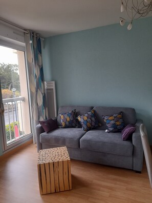 Living area - T2 APARTMENT ON 1ST FLOOR 200 M FROM GRANDE PLAGE AND SHOPS (Saint-Cast-le-Guildo)