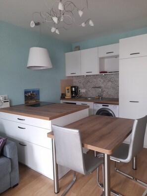 Private kitchen - Vrbo Property (Saint-Cast-le-Guildo)