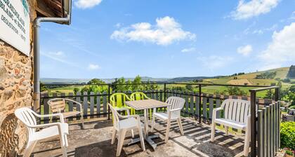 “Chambre Bleu” Guest Room with Mountain View, Shared Terrace and Wi-Fi