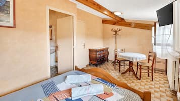 1 bedroom, WiFi, bed sheets
