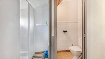 Douche, serviettes fournies