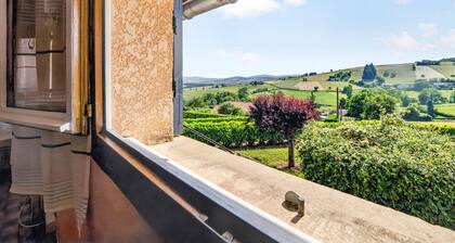 Chambre d’hôtes « Chambre Rose » avec vue montagne, terrasse partagée et Wi-Fi