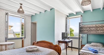 Chambre dâhĂŽtes « La Grande Chambre » avec vue montagne, terrasse partagĂ©e et Wi-Fi