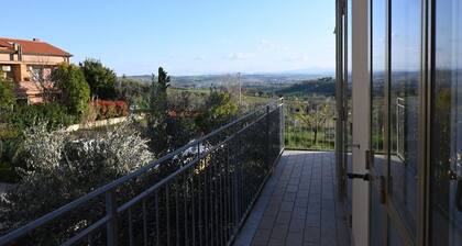 SE235 - Senigallia, large three-room apartment with furnished courtyard