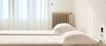 SE235 - Senigallia, large three-room apartment with furnished courtyard