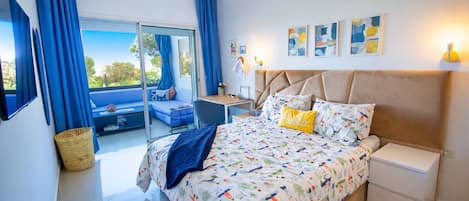 1 habitación, tabla de planchar con plancha y cuna de viaje