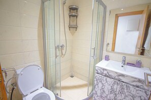 Shower, hair dryer, towels, soap - Panoramic Resort Apartment • Sea, Lake & Golf Views • Pools & Tennis (Asilah)