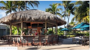 Bar (on property) - Beautiful Hideaway on Florida's Gulf Coast over Thanksgiving weekend (Bonita Springs)