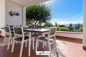 Outdoor dining - VILLA SOLELUNA (Geremeas)