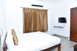 Desk, laptop workspace, free WiFi - La Maison Mira (Puducherry)