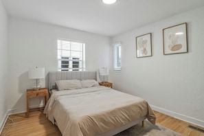 1 bedroom, iron/ironing board, free WiFi, bed sheets - Cozy 1BR1BTH in Old Town Alexandria -Steps From Metro (Alexandria)