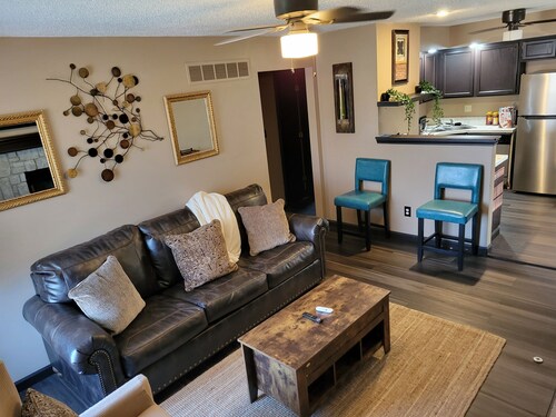 3-bedroom townhome in adorable Kansas City with AC