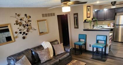 3-bedroom townhome in adorable Kansas City with AC