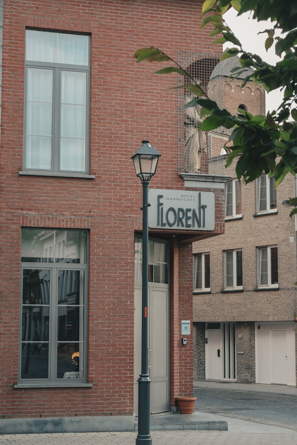 Front of property - Hotel Florent (Lier)