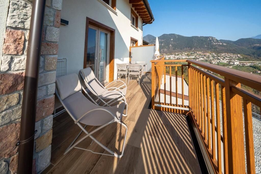 Appartement, balcon, vue jardin | Enceinte de l’hébergement