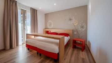 Apartment, Balkon, Gartenblick