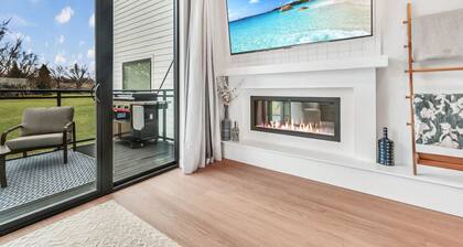 Luxury Townhome Across from Arnolds Park | Walk to the Lake, Concerts & Restaurants